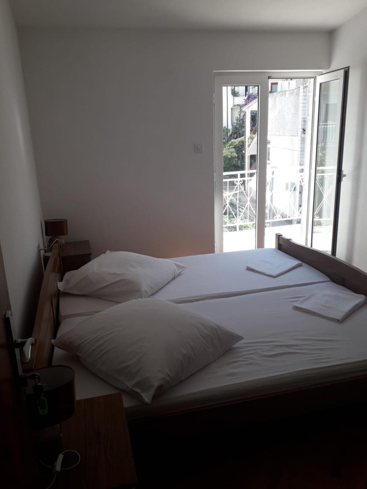 7 * Makarska
